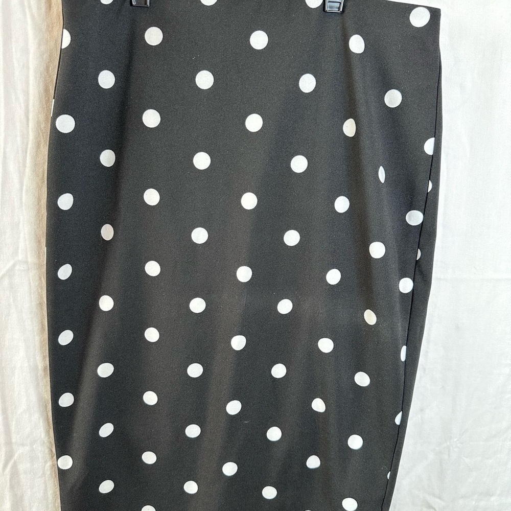 Elegant Black and White Polka Dot Pencil Skirt